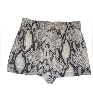 Lavender Brown shorts - blue snake print - size small